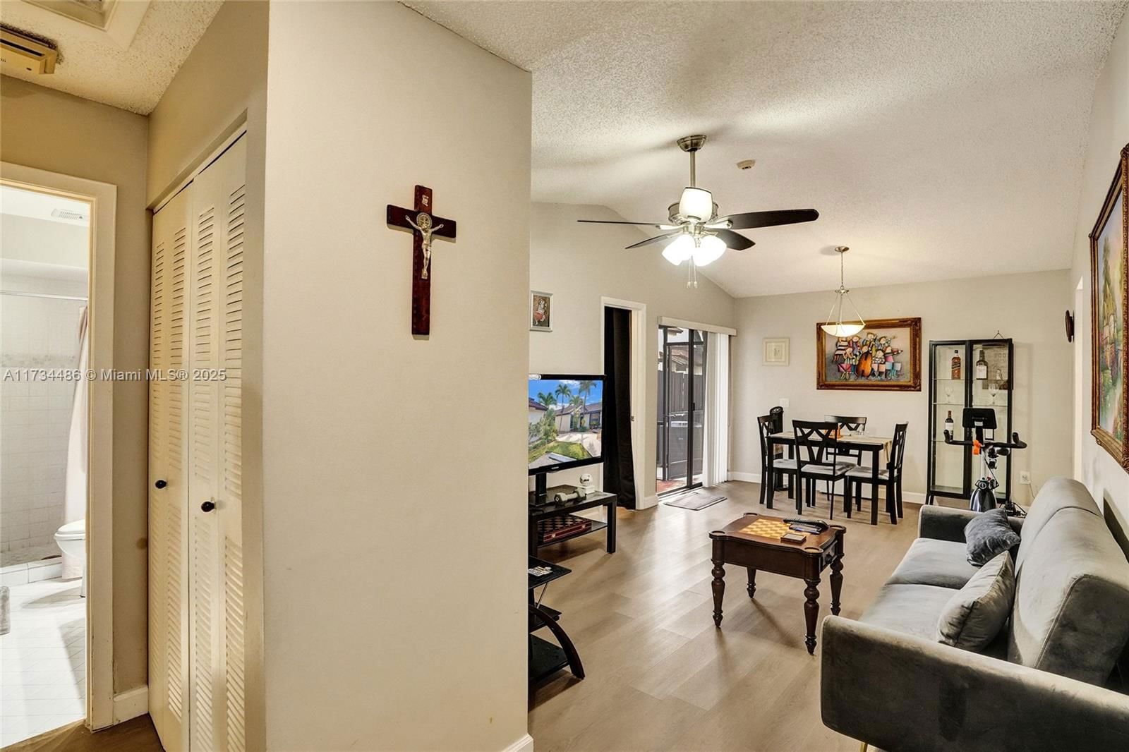 Real estate property located at 14945 49th Ln #6G, Miami-dade, Lakes Meadow Vilg Homes C, Miami, FL