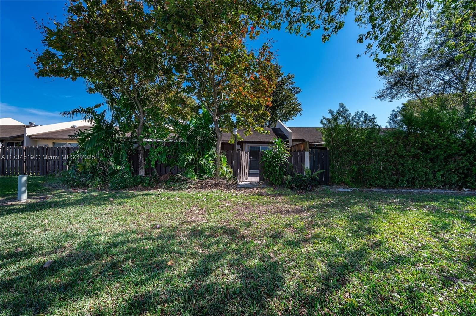 Real estate property located at 11006 125th Ct, Miami-dade, Devon-aire Villas Sec 4, Miami, FL