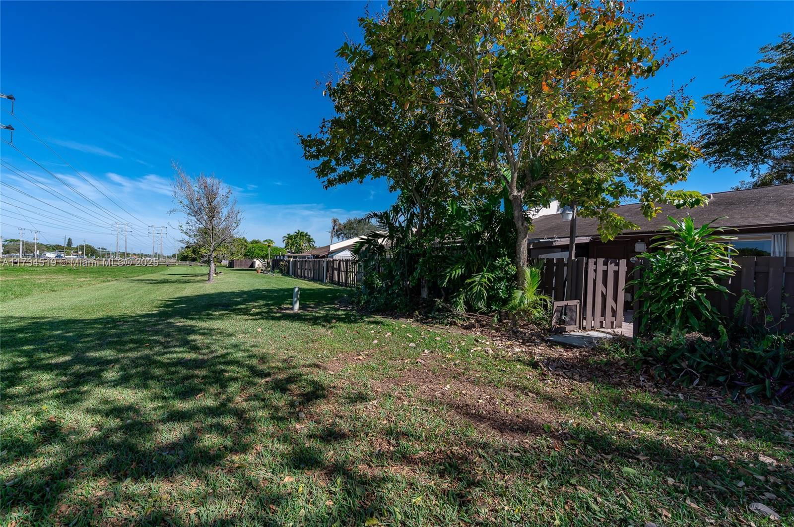 Real estate property located at 11006 125th Ct, Miami-dade, Devon-aire Villas Sec 4, Miami, FL