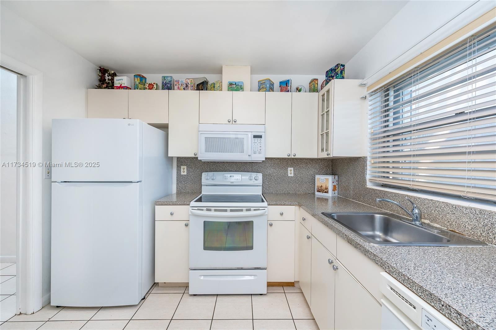 Real estate property located at 11006 125th Ct, Miami-dade, Devon-aire Villas Sec 4, Miami, FL