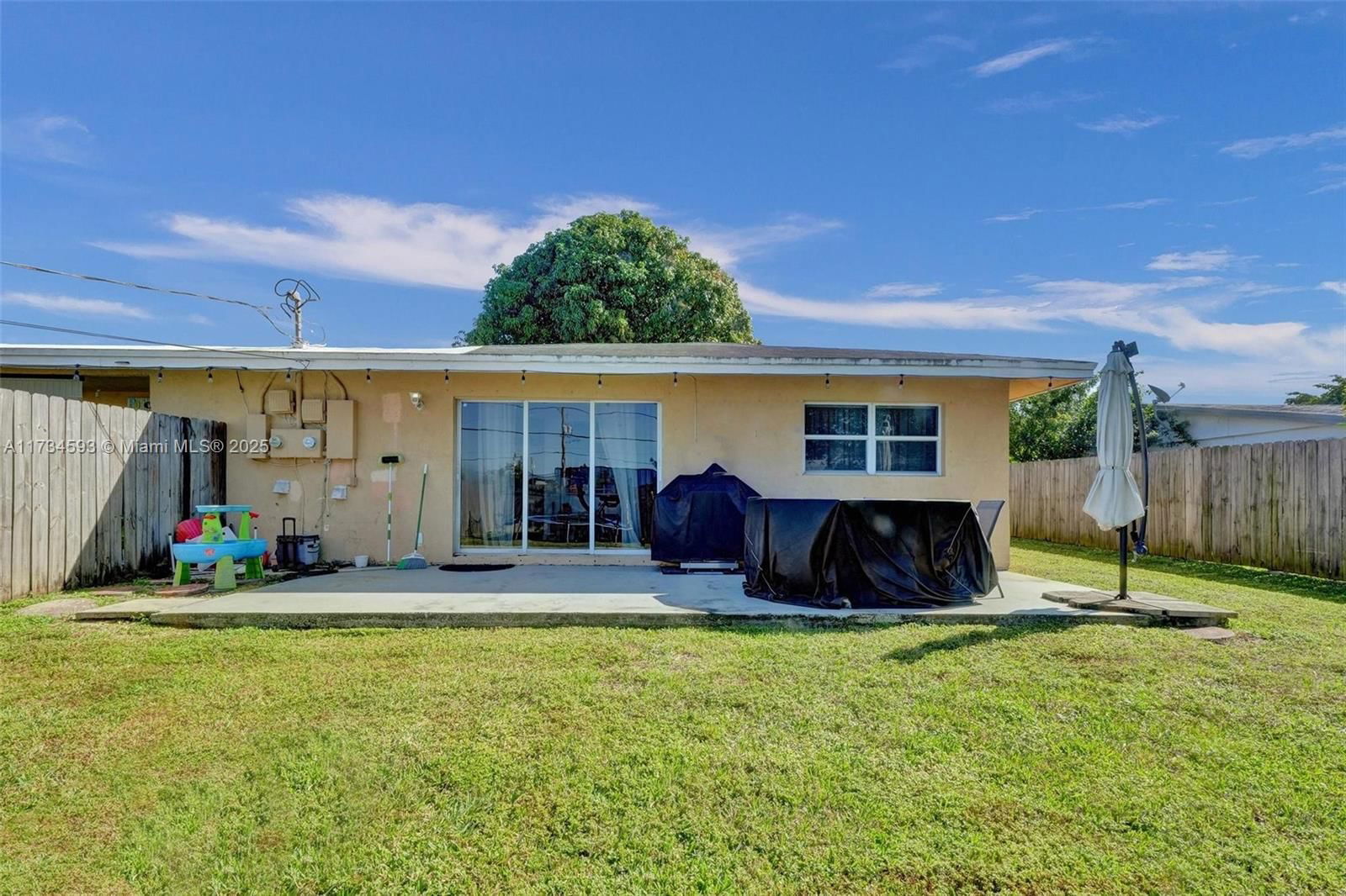 Real estate property located at 4711-4715 43rd Ter, Broward, Gold Coast Twin Villas We, Dania Beach, FL