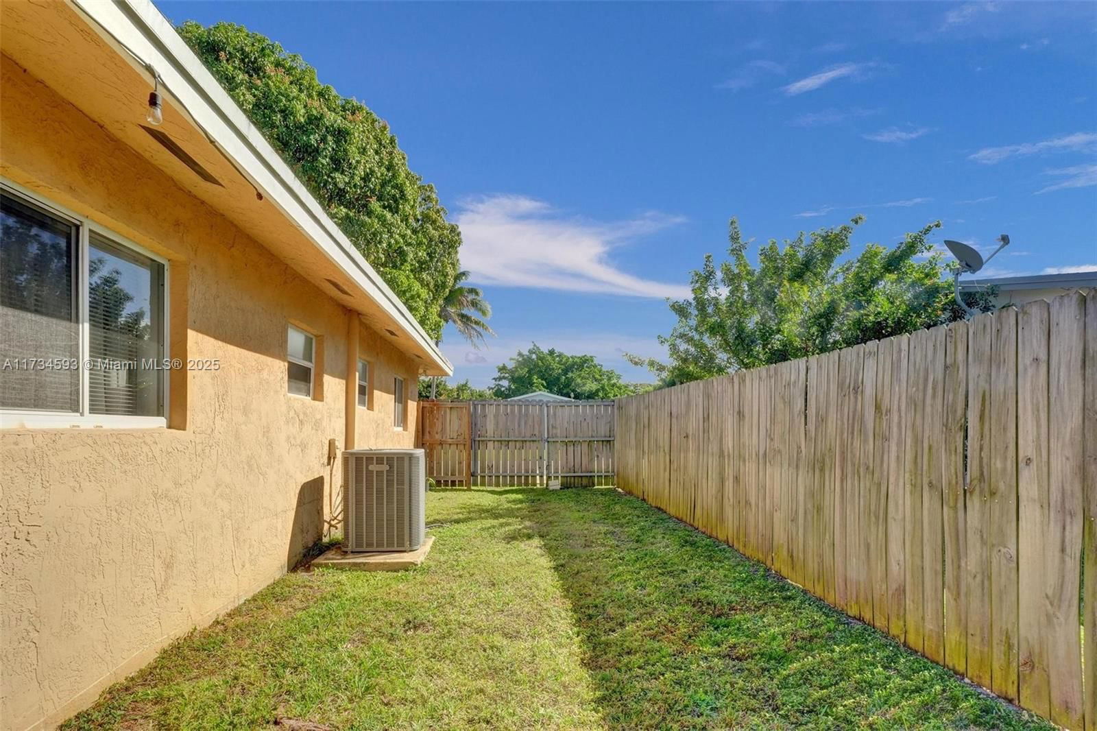 Real estate property located at 4711-4715 43rd Ter, Broward, Gold Coast Twin Villas We, Dania Beach, FL