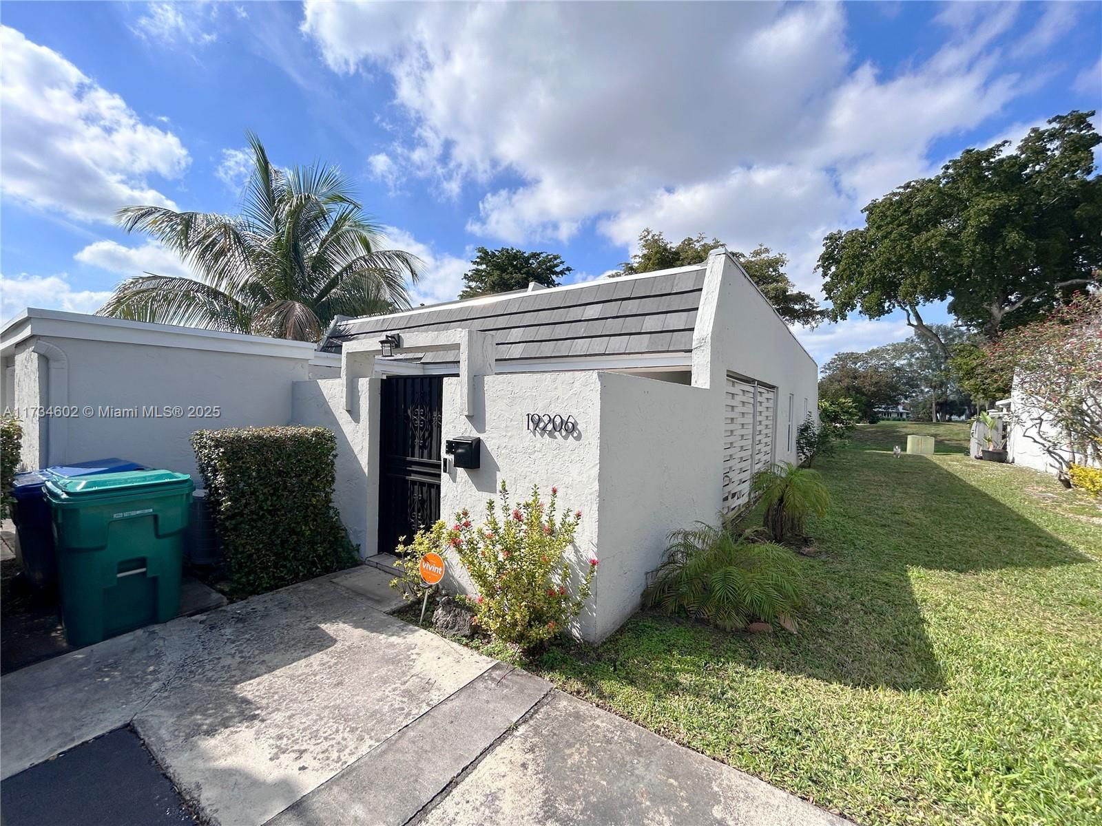 Real estate property located at 19206 Bobolink Dr #19206, Miami-dade, Country Club Of Miami-fai, Hialeah, FL