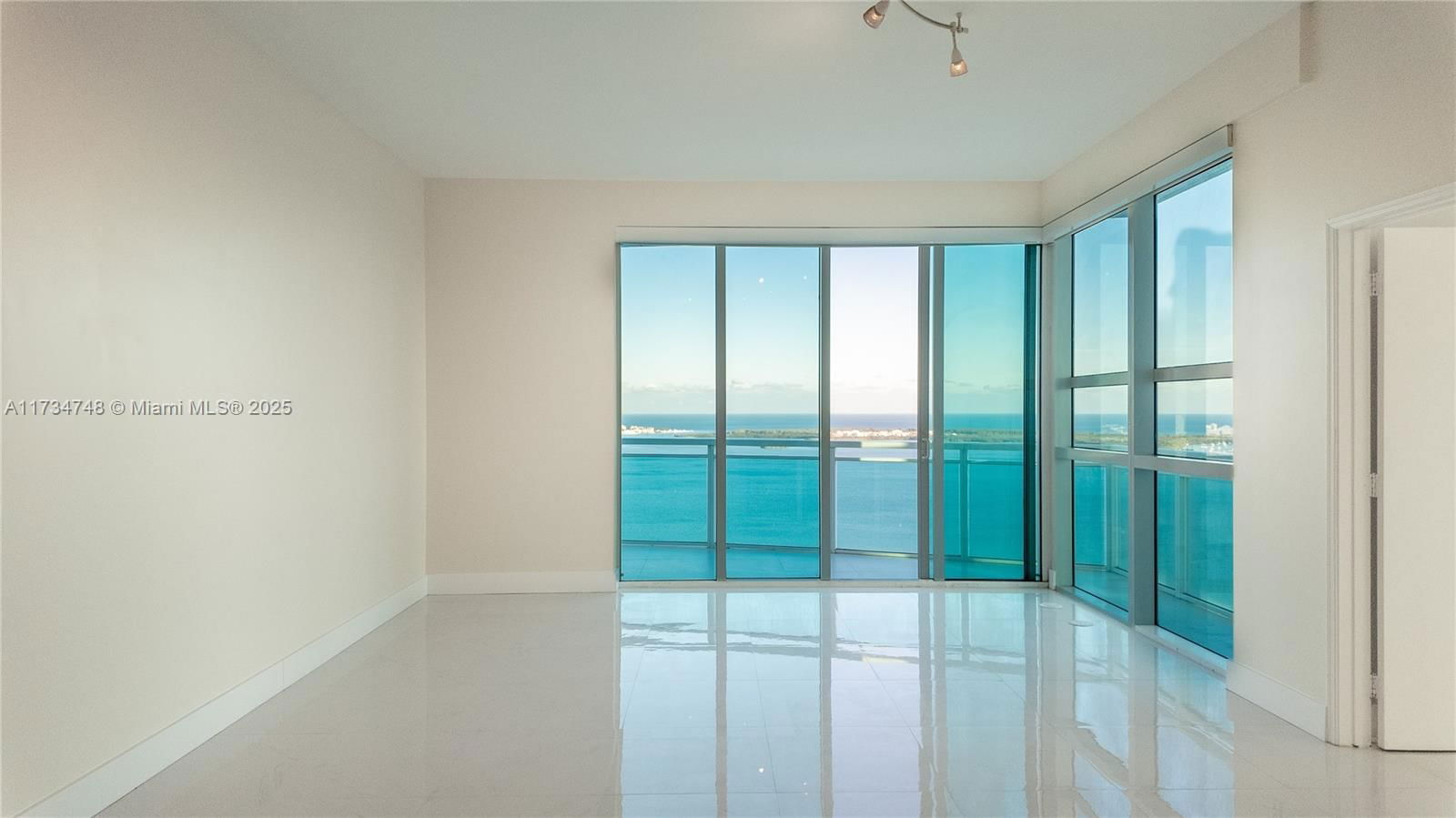 Real estate property located at 950 Brickell Bay Dr #4611, Miami-dade, The Plaza 851 Brickell Co, Miami, FL