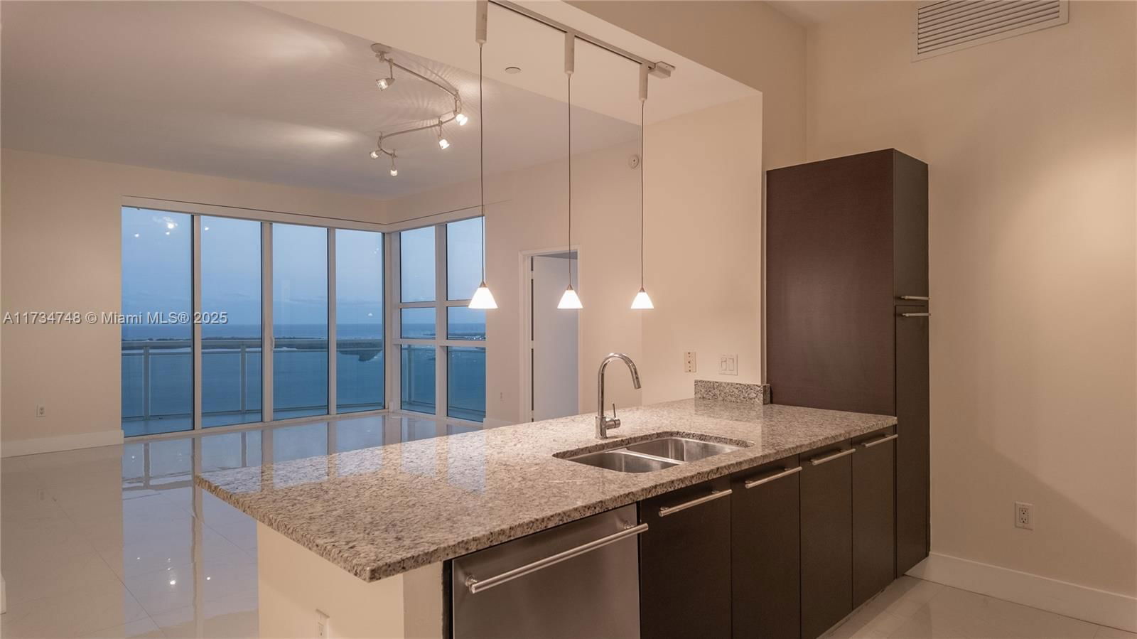 Real estate property located at 950 Brickell Bay Dr #4611, Miami-dade, The Plaza 851 Brickell Co, Miami, FL