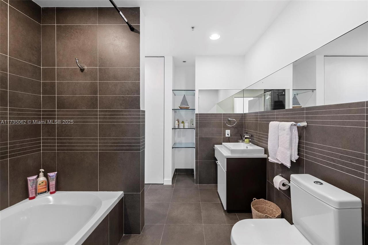 Real estate property located at 2100 Park Ave #206, Miami-dade, Artepark South Condo, Miami Beach, FL