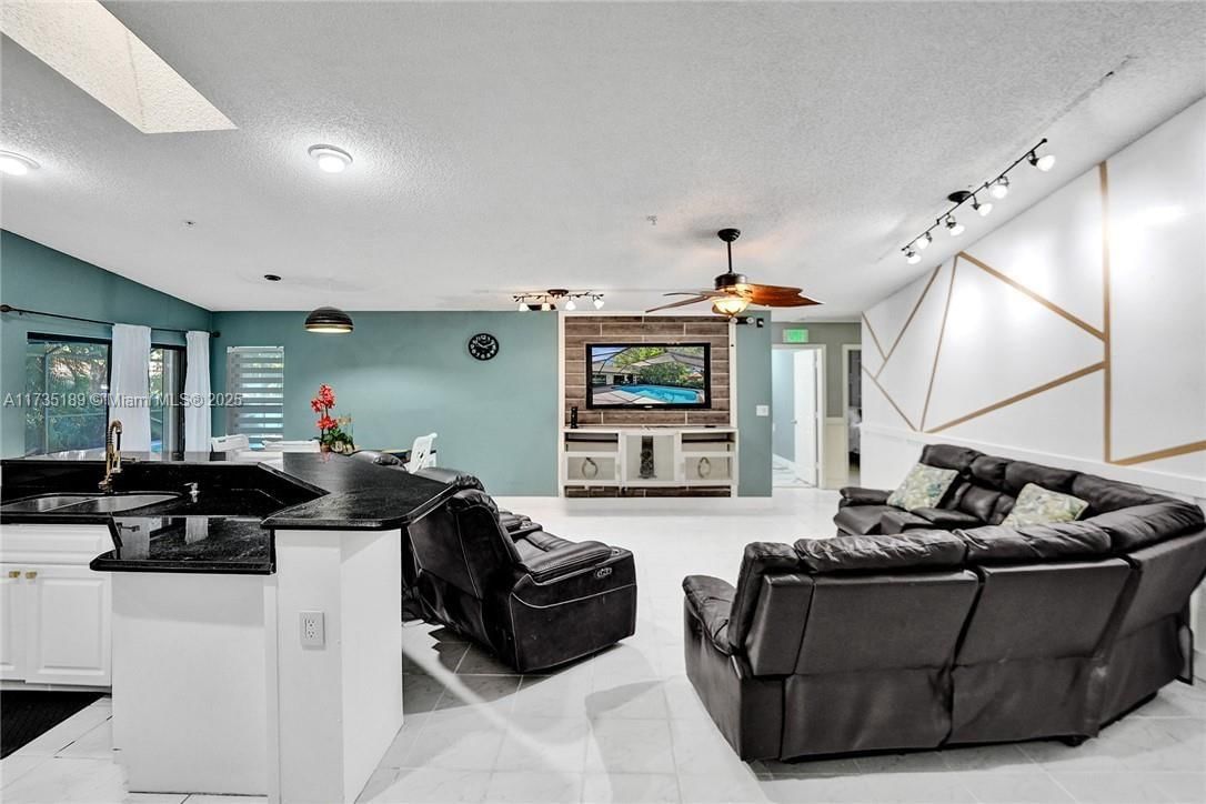 Real estate property located at 5101 47th Ave, Broward, Winston Park, Coconut Creek, FL
