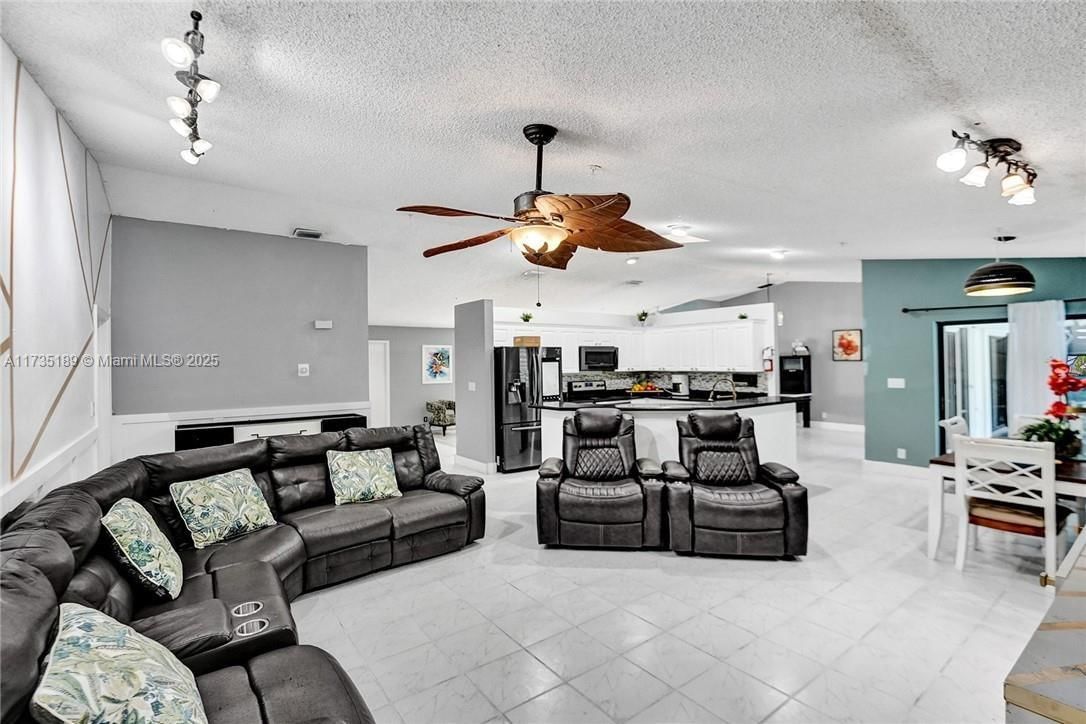 Real estate property located at 5101 47th Ave, Broward, Winston Park, Coconut Creek, FL
