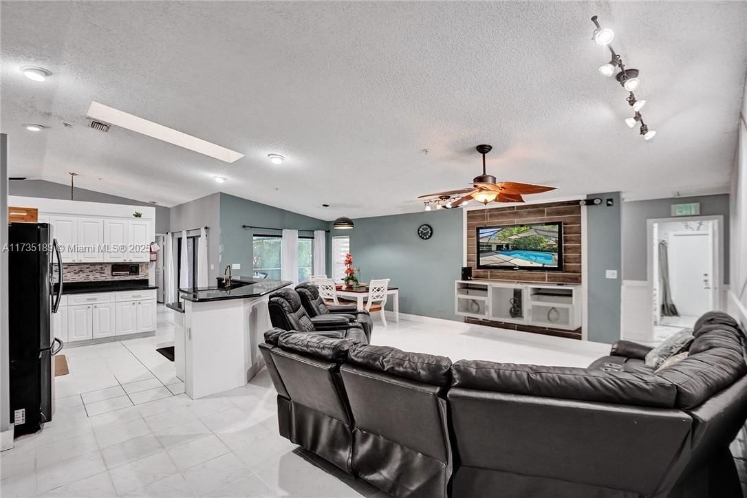 Real estate property located at 5101 47th Ave, Broward, Winston Park, Coconut Creek, FL