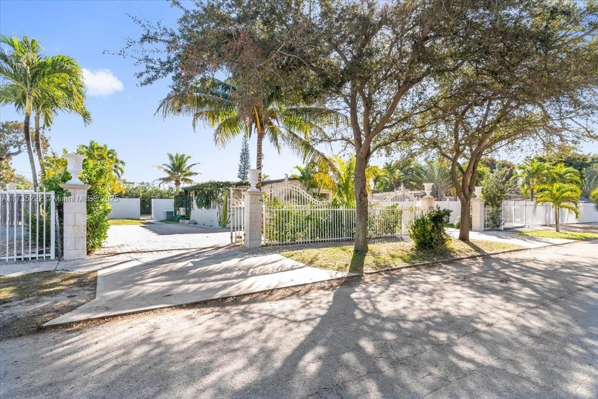 Real estate property located at 8425 32nd Ct, Miami-Dade, ANDERSON HEIGHTS, Miami, FL