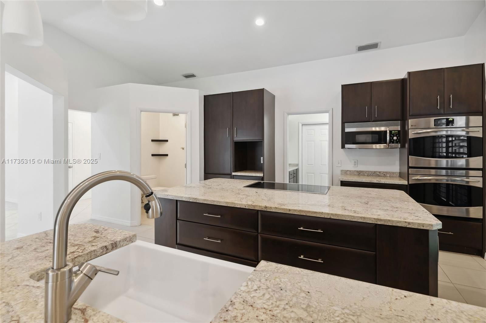 Real estate property located at 11601 Island Rd, Broward, Stonebridge Phase 1, Cooper City, FL