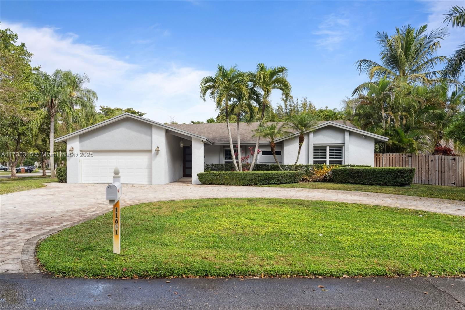 Real estate property located at 11601 Island Rd, Broward, Stonebridge Phase 1, Cooper City, FL