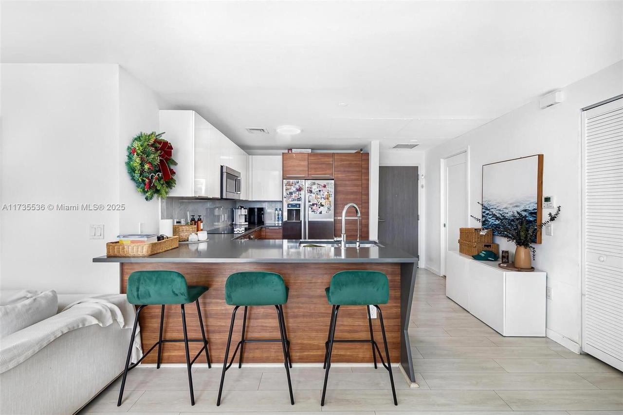 Real estate property located at 601 27th St #1606, Miami-dade, The Crimson Condo, Miami, FL