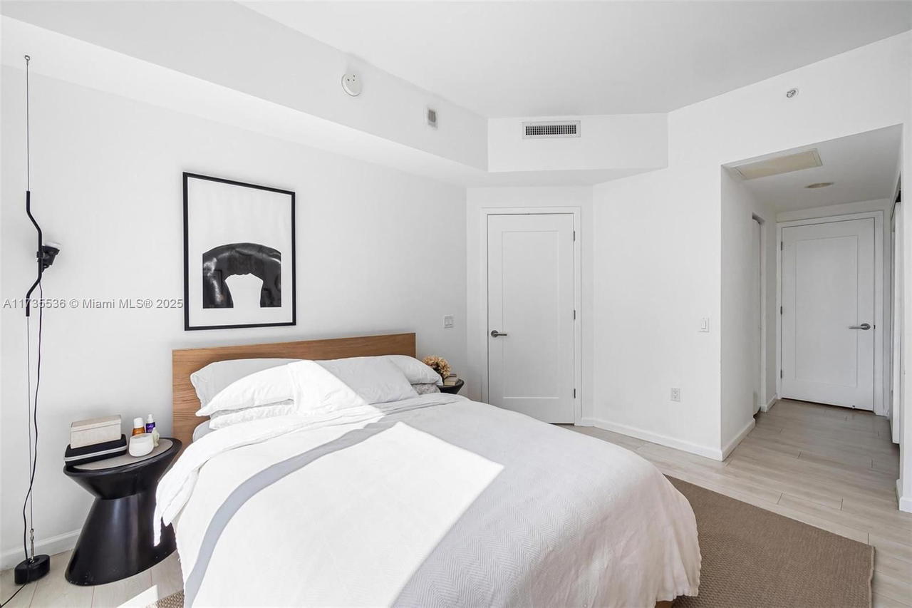 Real estate property located at 601 27th St #1606, Miami-dade, The Crimson Condo, Miami, FL