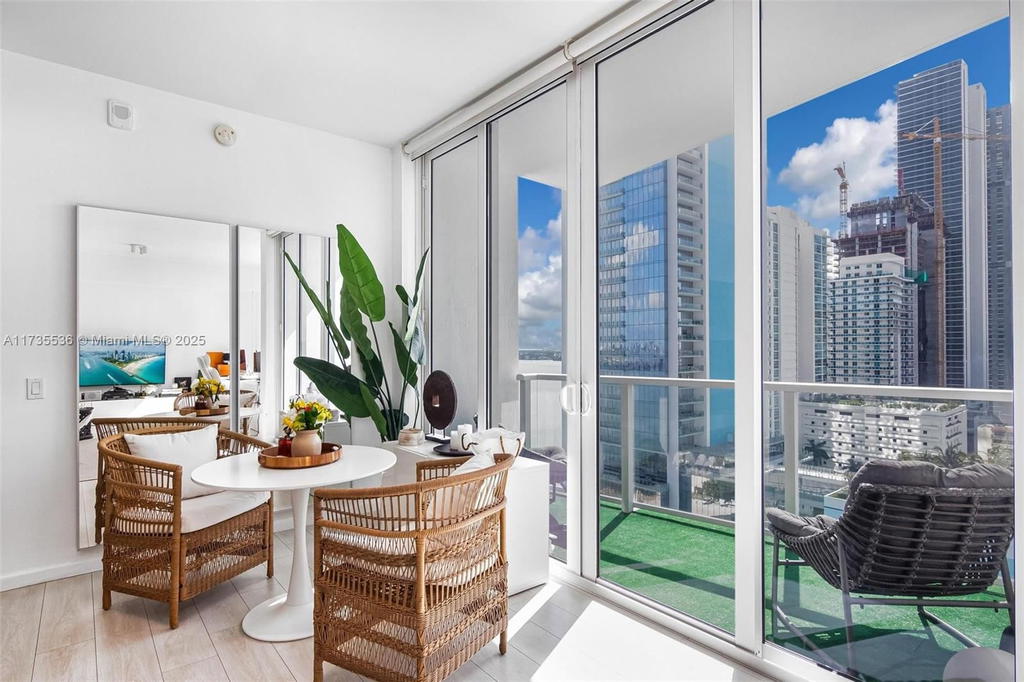 Real estate property located at 601 27th St #1606, Miami-dade, The Crimson Condo, Miami, FL