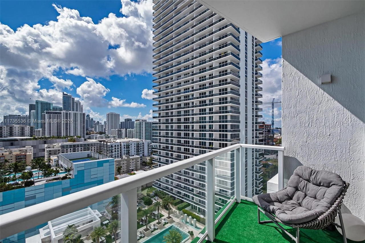 Real estate property located at 601 27th St #1606, Miami-dade, The Crimson Condo, Miami, FL