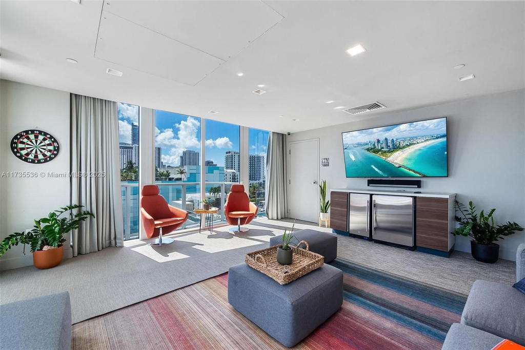 Real estate property located at 601 27th St #1606, Miami-dade, The Crimson Condo, Miami, FL