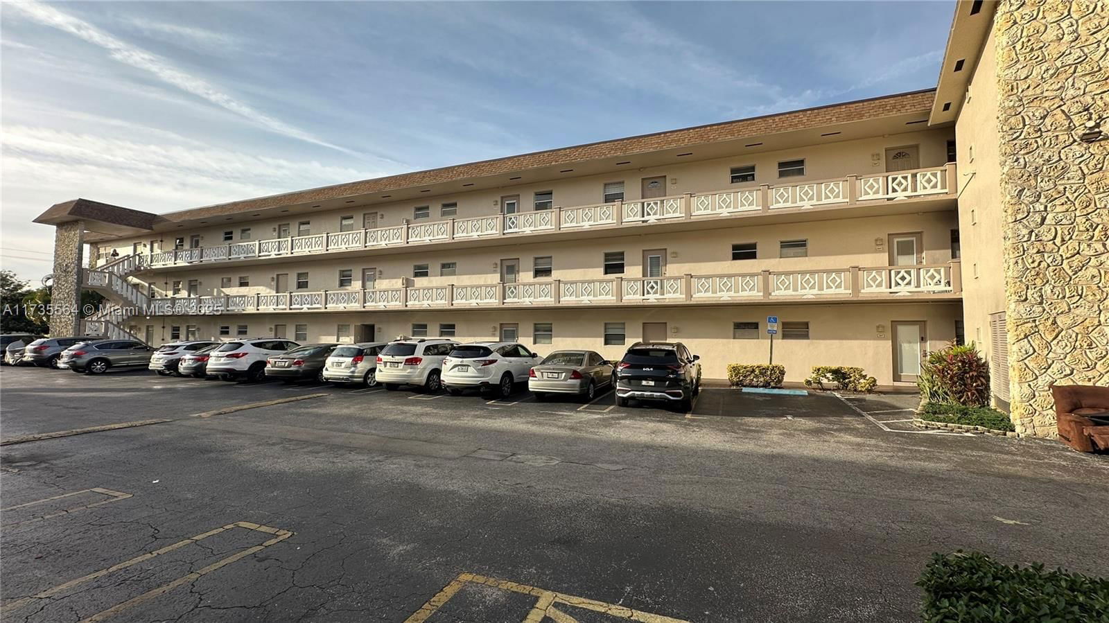Real estate property located at 5181 Oakland Park Blvd #305, Broward, Quinsana Gardens Condo, Lauderdale Lakes, FL