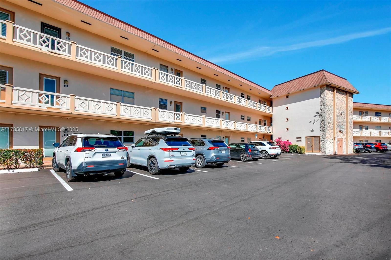Real estate property located at 4801 34th St #612, Broward, Gladiola Gardens Condo, Lauderdale Lakes, FL