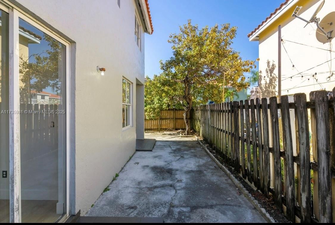 Real estate property located at 8647 2nd St, Miami-dade, Galloway Lakes Sec 3, Miami, FL