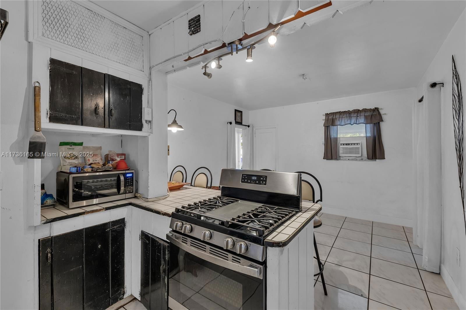 Real estate property located at 1960 182nd St, Miami-dade, Fulford By The Sea, North Miami Beach, FL