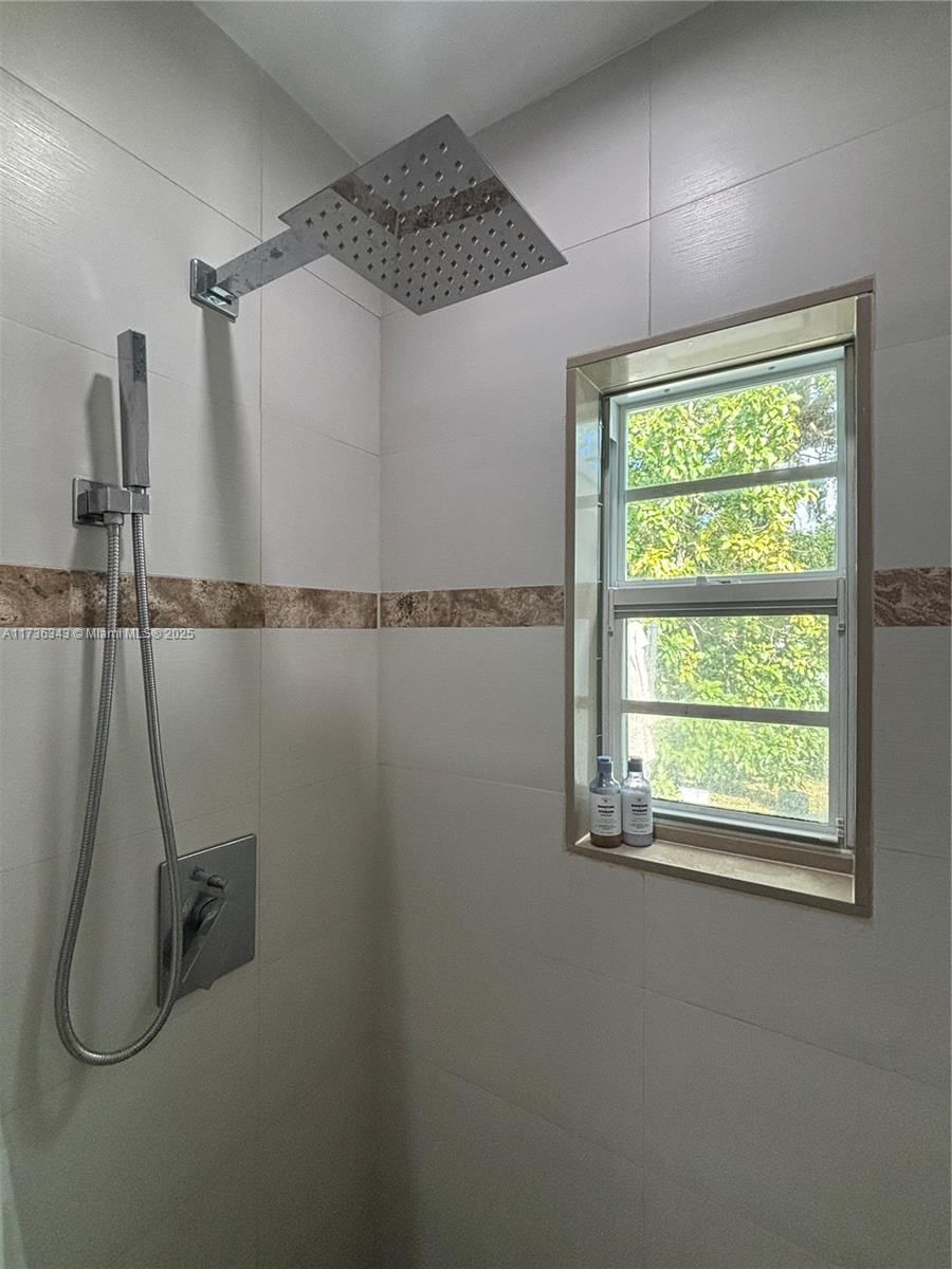 Real estate property located at 121 42nd St, Miami-dade, Robins Heights, Hialeah, FL