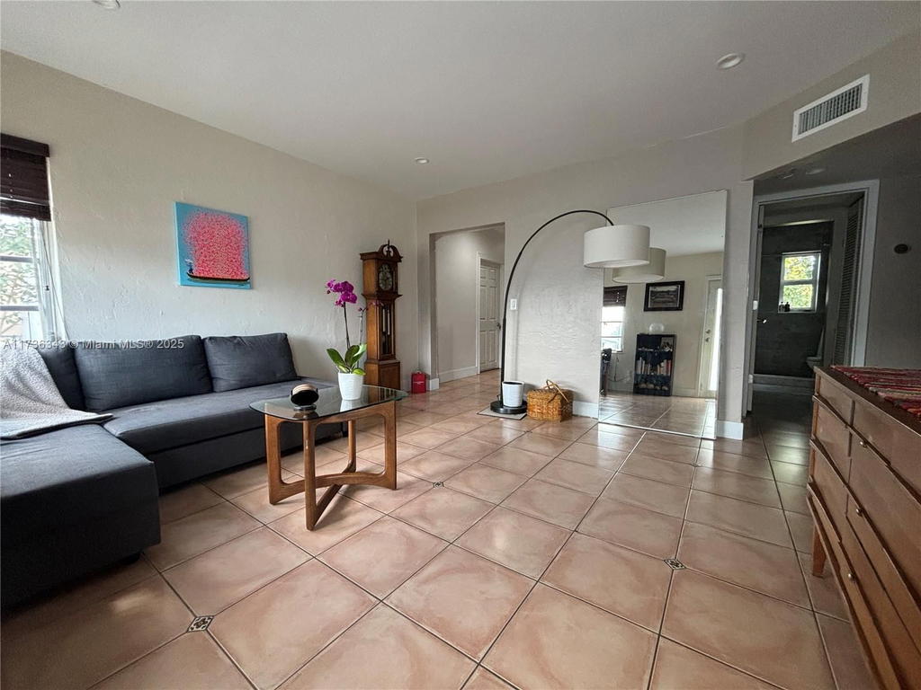 Real estate property located at 121 42nd St, Miami-dade, Robins Heights, Hialeah, FL