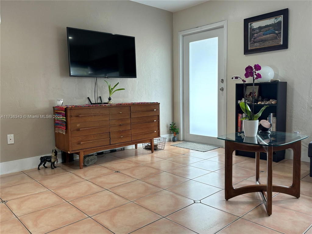 Real estate property located at 121 42nd St, Miami-dade, Robins Heights, Hialeah, FL