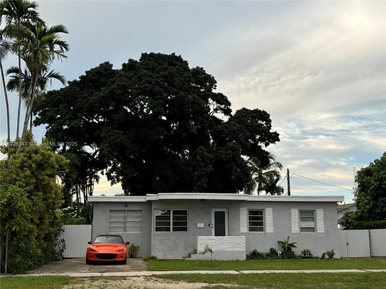 Real estate property located at 121 42nd St, Miami-dade, Robins Heights, Hialeah, FL