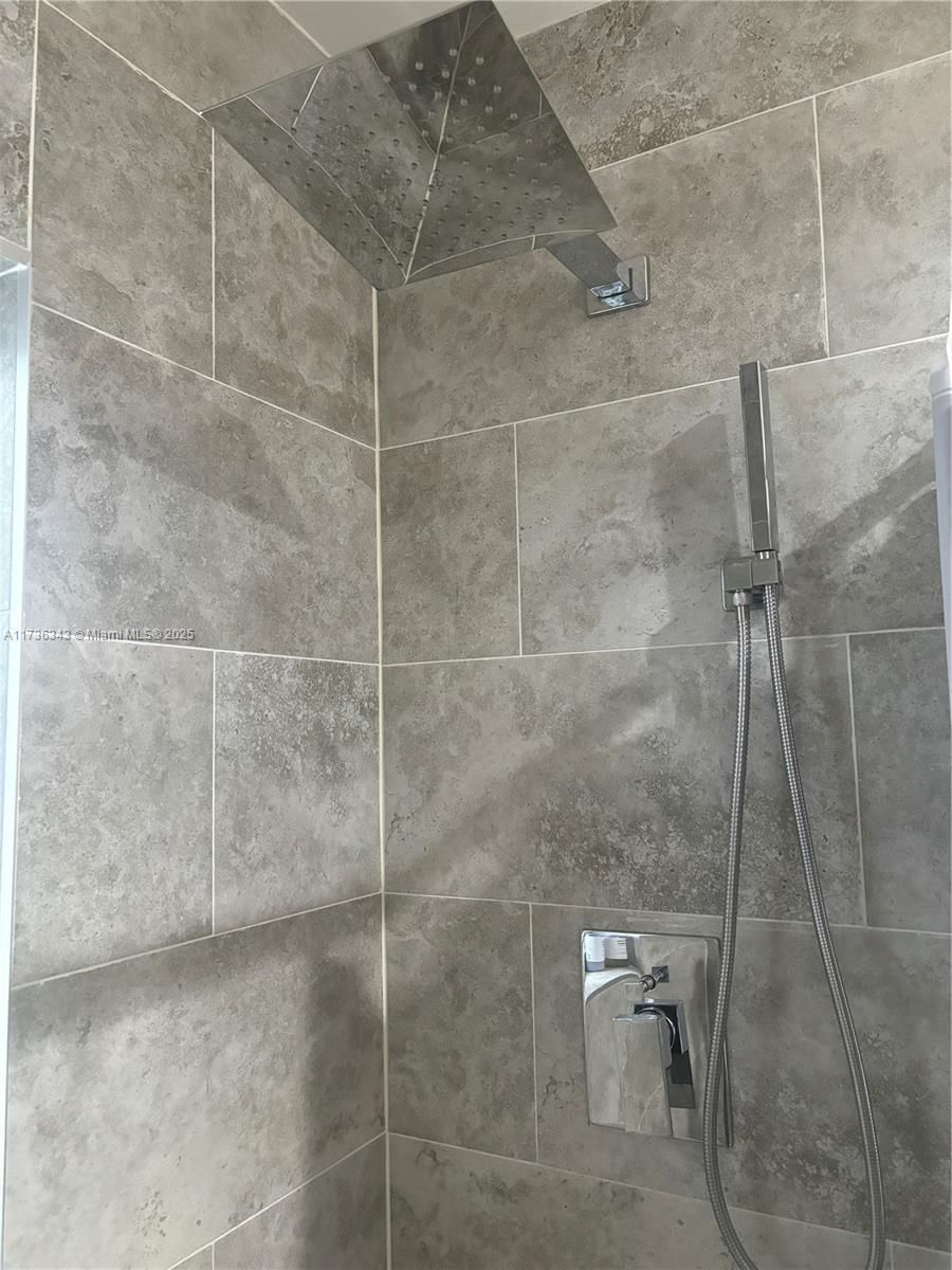 Real estate property located at 121 42nd St, Miami-dade, Robins Heights, Hialeah, FL