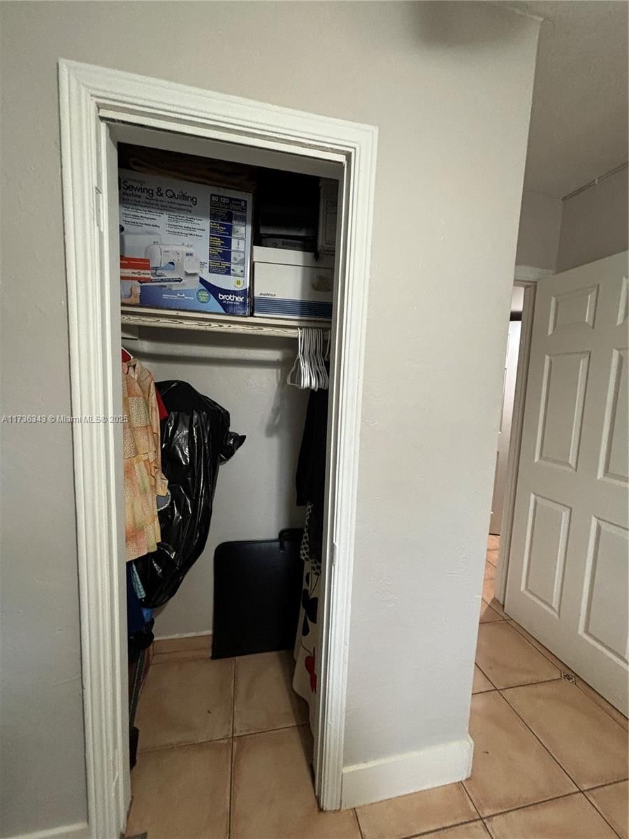 Real estate property located at 121 42nd St, Miami-dade, Robins Heights, Hialeah, FL