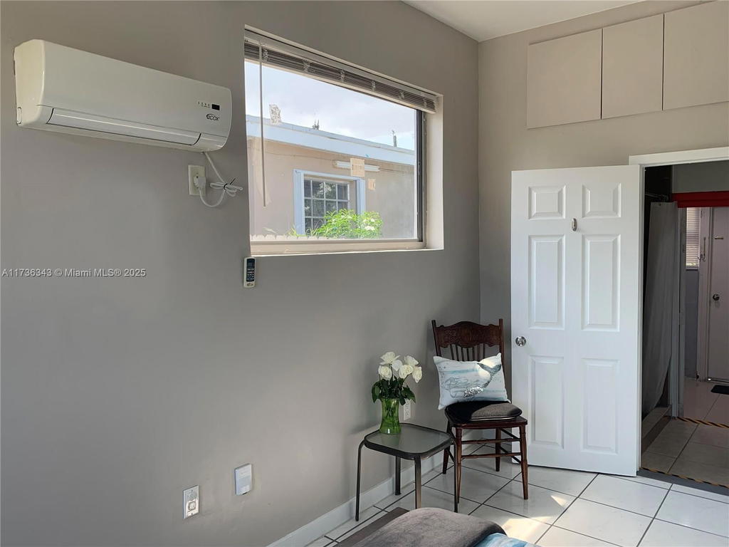 Real estate property located at 121 42nd St, Miami-dade, Robins Heights, Hialeah, FL