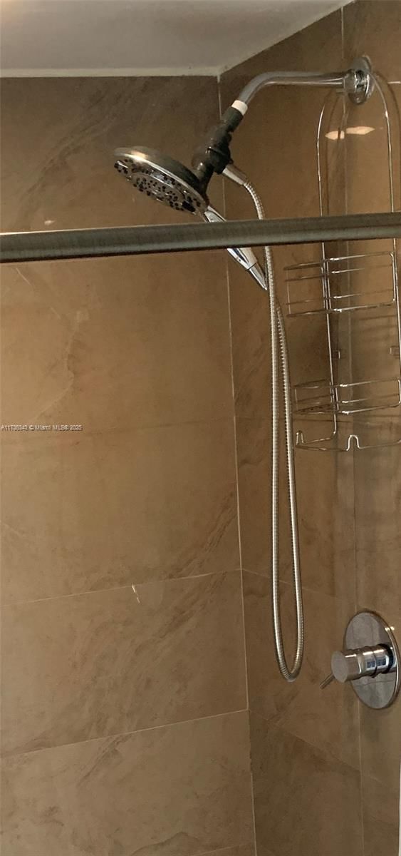 Real estate property located at 121 42nd St, Miami-dade, Robins Heights, Hialeah, FL