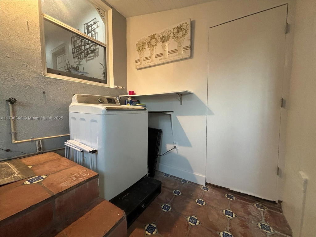 Real estate property located at 121 42nd St, Miami-dade, Robins Heights, Hialeah, FL