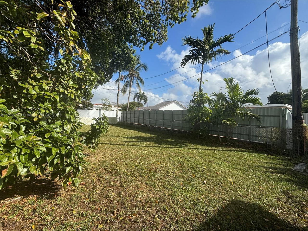Real estate property located at 121 42nd St, Miami-dade, Robins Heights, Hialeah, FL