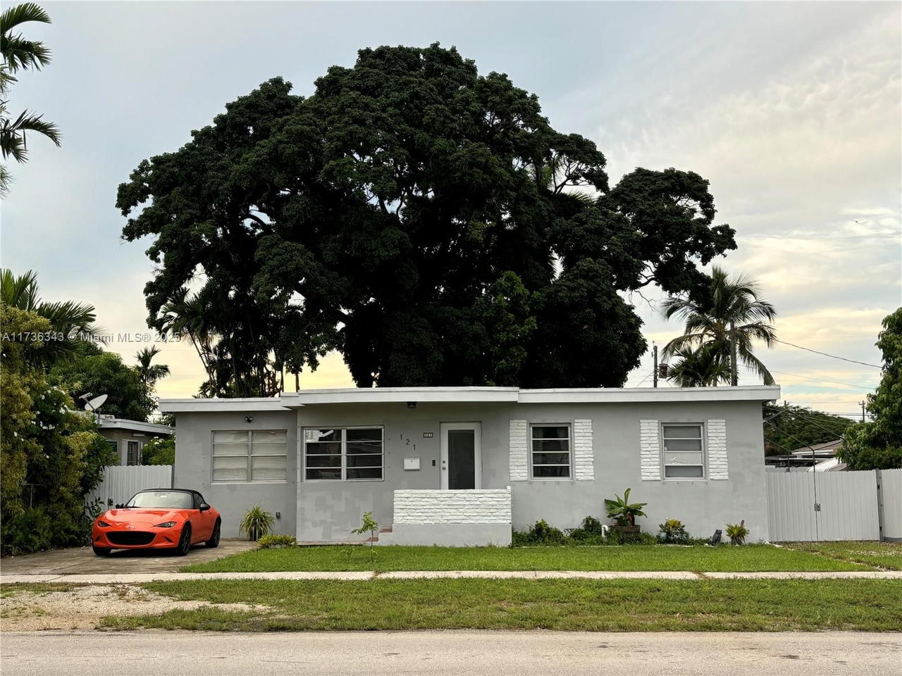 Real estate property located at 121 42nd St, Miami-dade, Robins Heights, Hialeah, FL