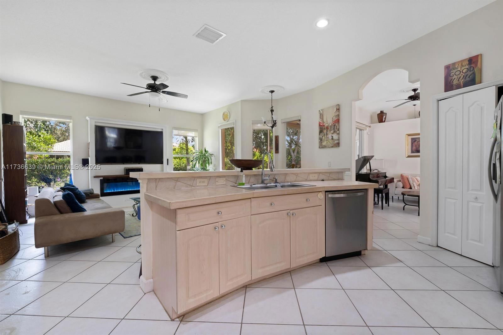Real estate property located at 115 Kapok Crescent, Palm Beach, Estates Of Royal Palm Bea, Royal Palm Beach, FL