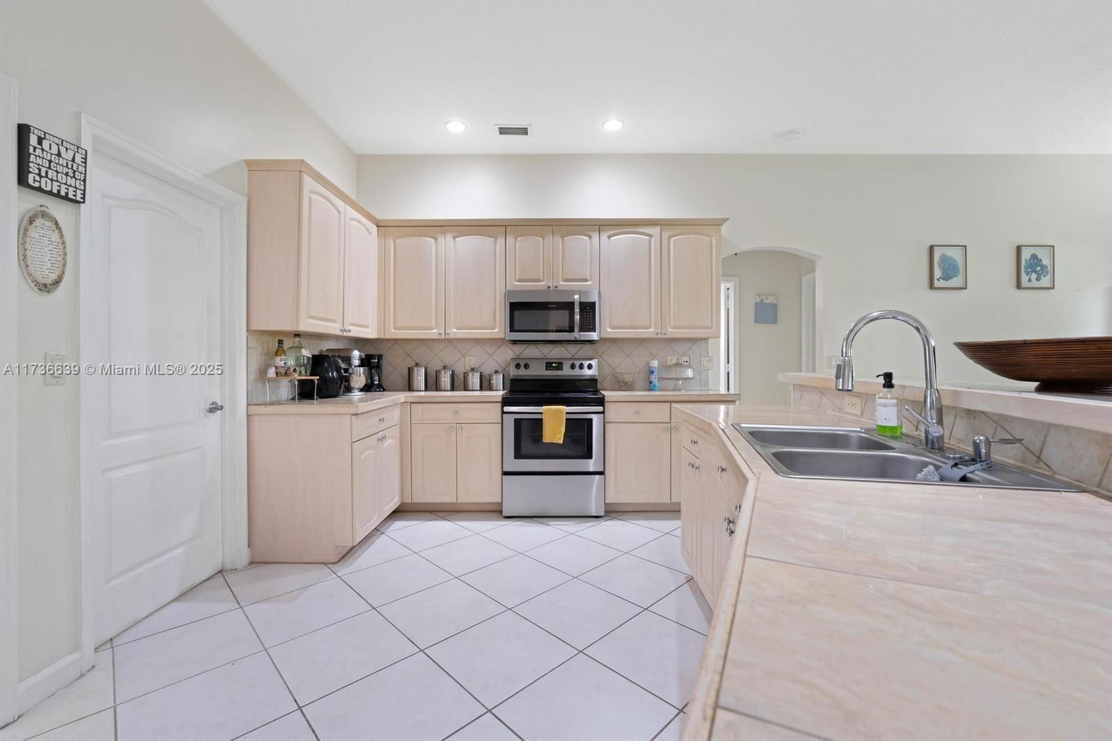 Real estate property located at 115 Kapok Crescent, Palm Beach, Estates Of Royal Palm Bea, Royal Palm Beach, FL