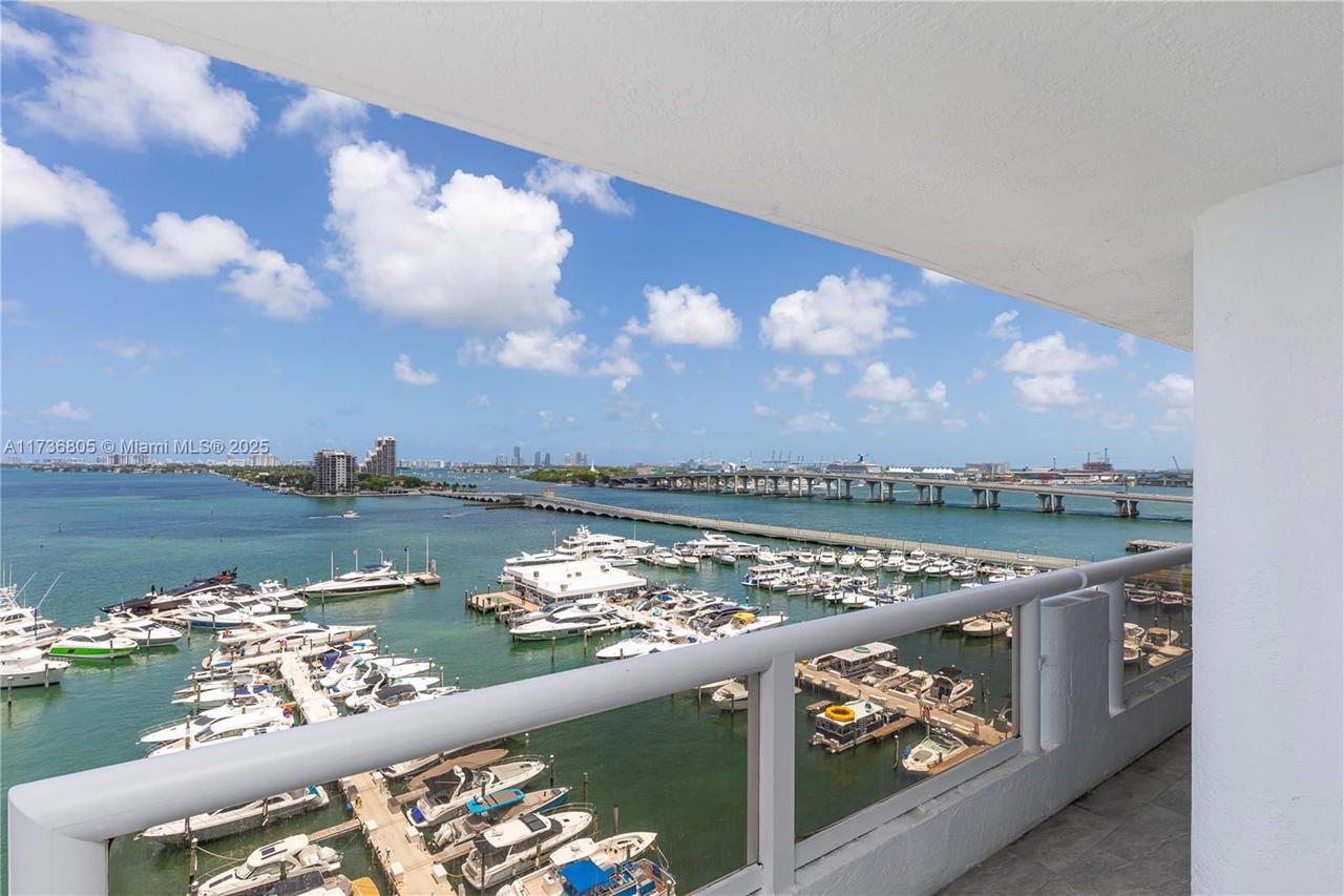 Real estate property located at 1717 Bayshore Dr A-1231, Miami-dade, Venetia Condo, Miami, FL