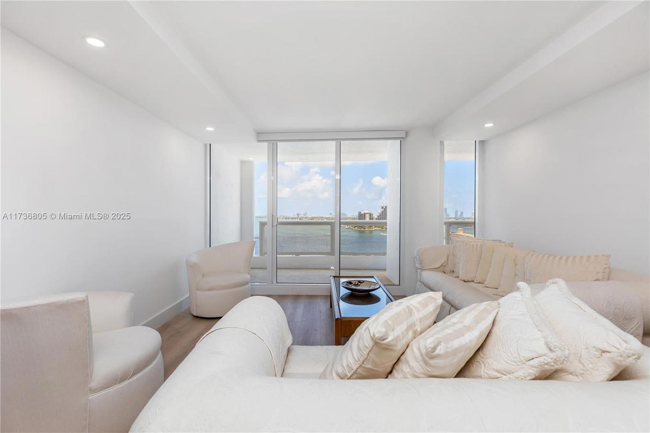 Real estate property located at 1717 Bayshore Dr A-1231, Miami-dade, Venetia Condo, Miami, FL