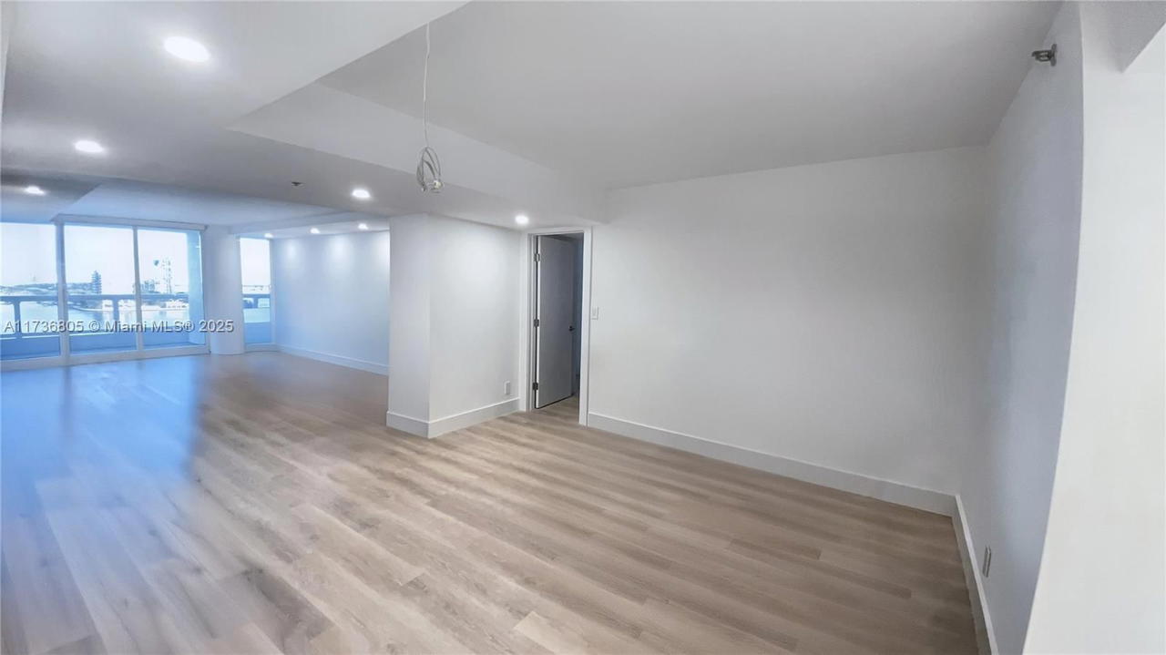 Real estate property located at 1717 Bayshore Dr A-1231, Miami-dade, Venetia Condo, Miami, FL