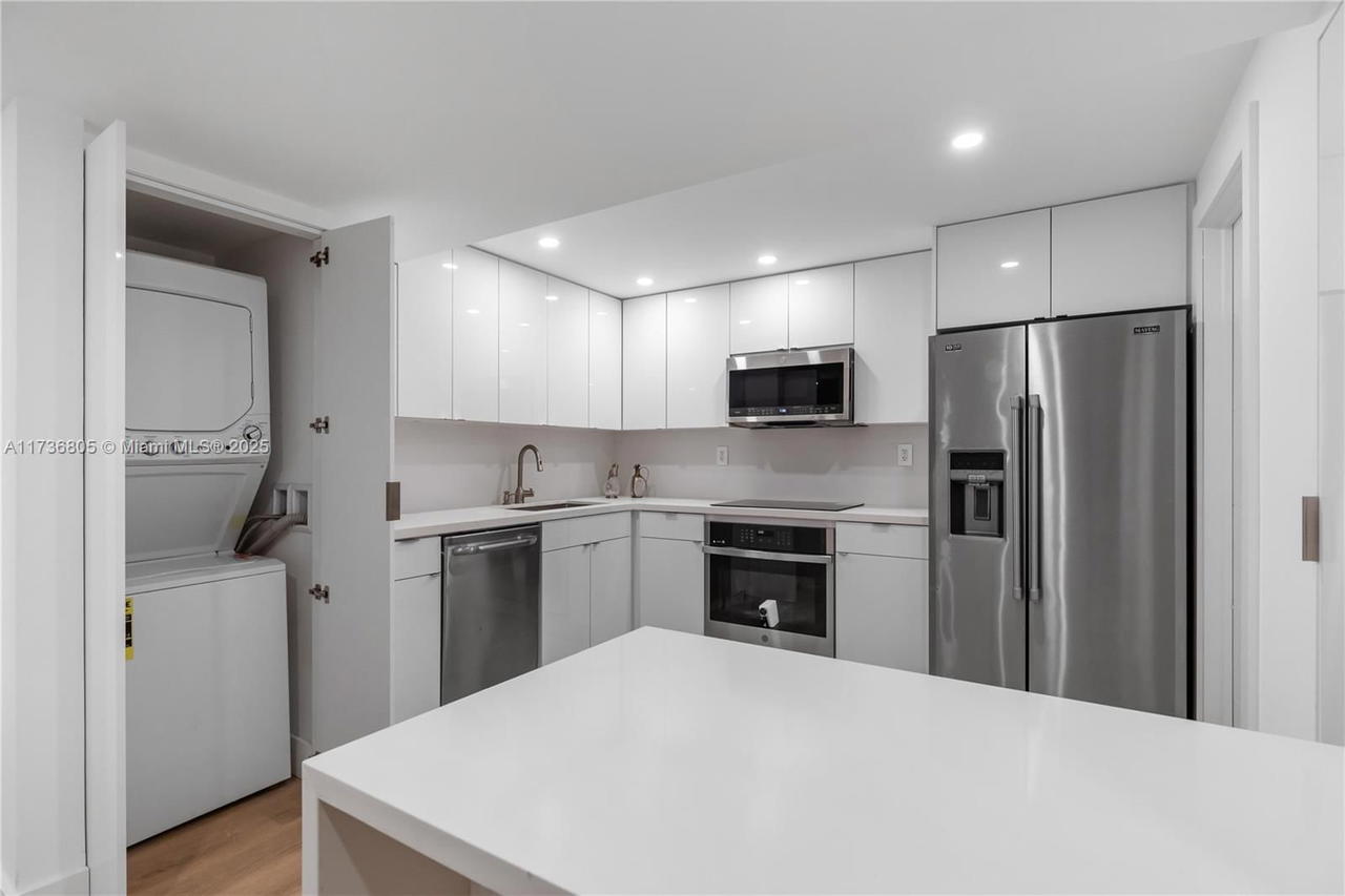 Real estate property located at 1717 Bayshore Dr A-1231, Miami-dade, Venetia Condo, Miami, FL
