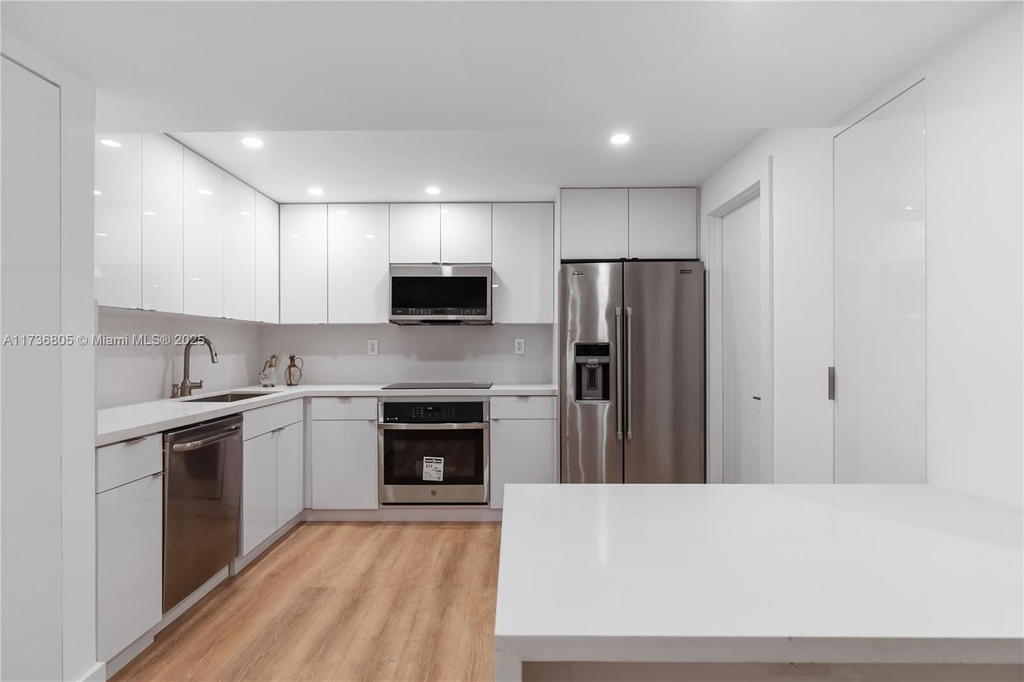 Real estate property located at 1717 Bayshore Dr A-1231, Miami-dade, Venetia Condo, Miami, FL