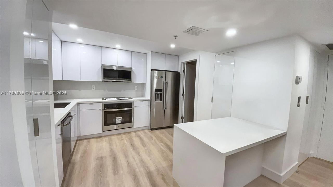 Real estate property located at 1717 Bayshore Dr A-1231, Miami-dade, Venetia Condo, Miami, FL