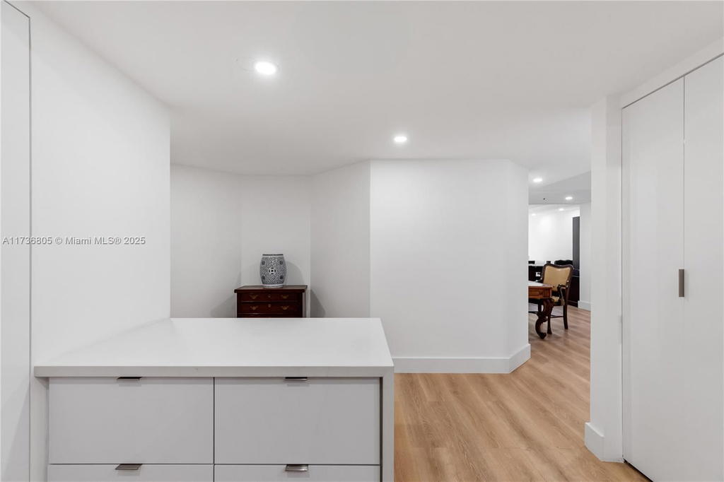 Real estate property located at 1717 Bayshore Dr A-1231, Miami-dade, Venetia Condo, Miami, FL