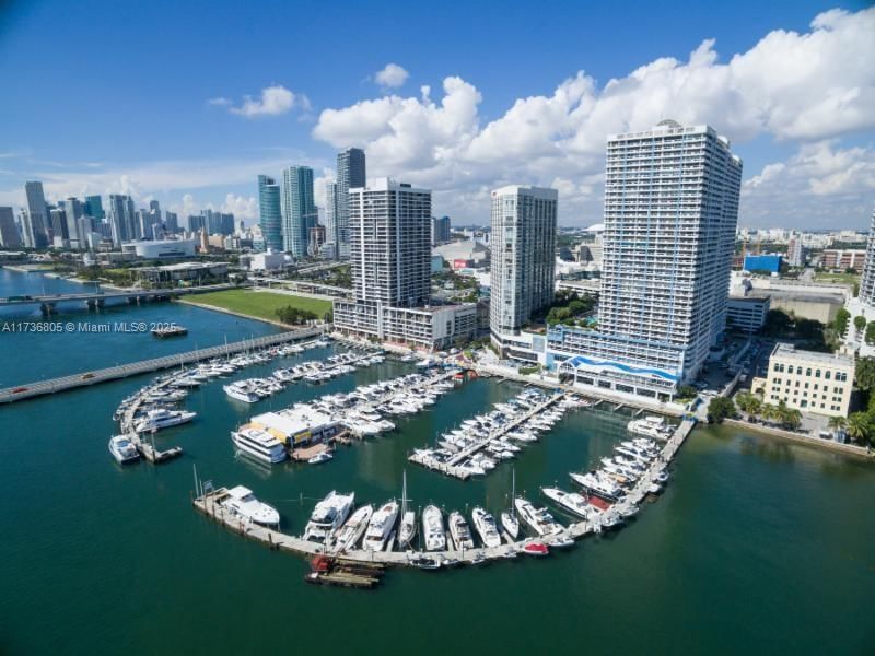 Real estate property located at 1717 Bayshore Dr A-1231, Miami-dade, Venetia Condo, Miami, FL
