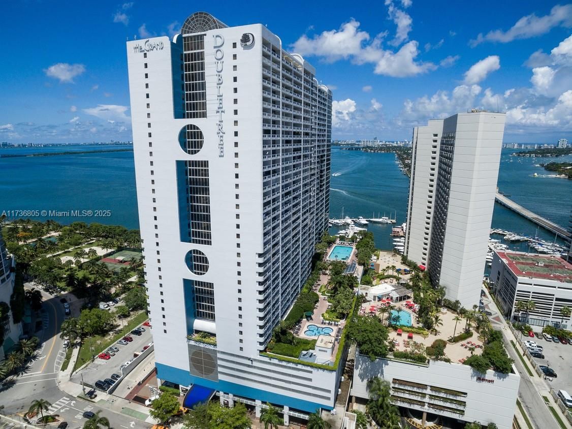 Real estate property located at 1717 Bayshore Dr A-1231, Miami-dade, Venetia Condo, Miami, FL