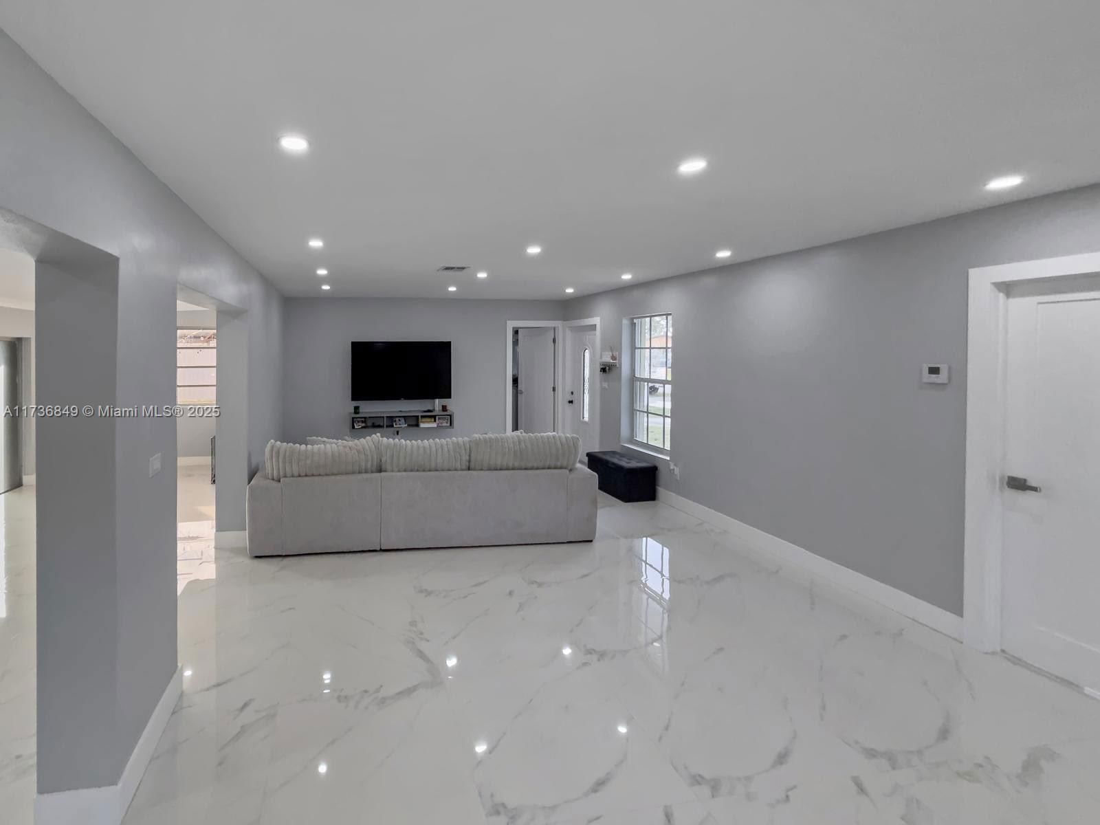 Real estate property located at 8250 182nd St, Miami-dade, Palm Springs North Sec N, Hialeah, FL