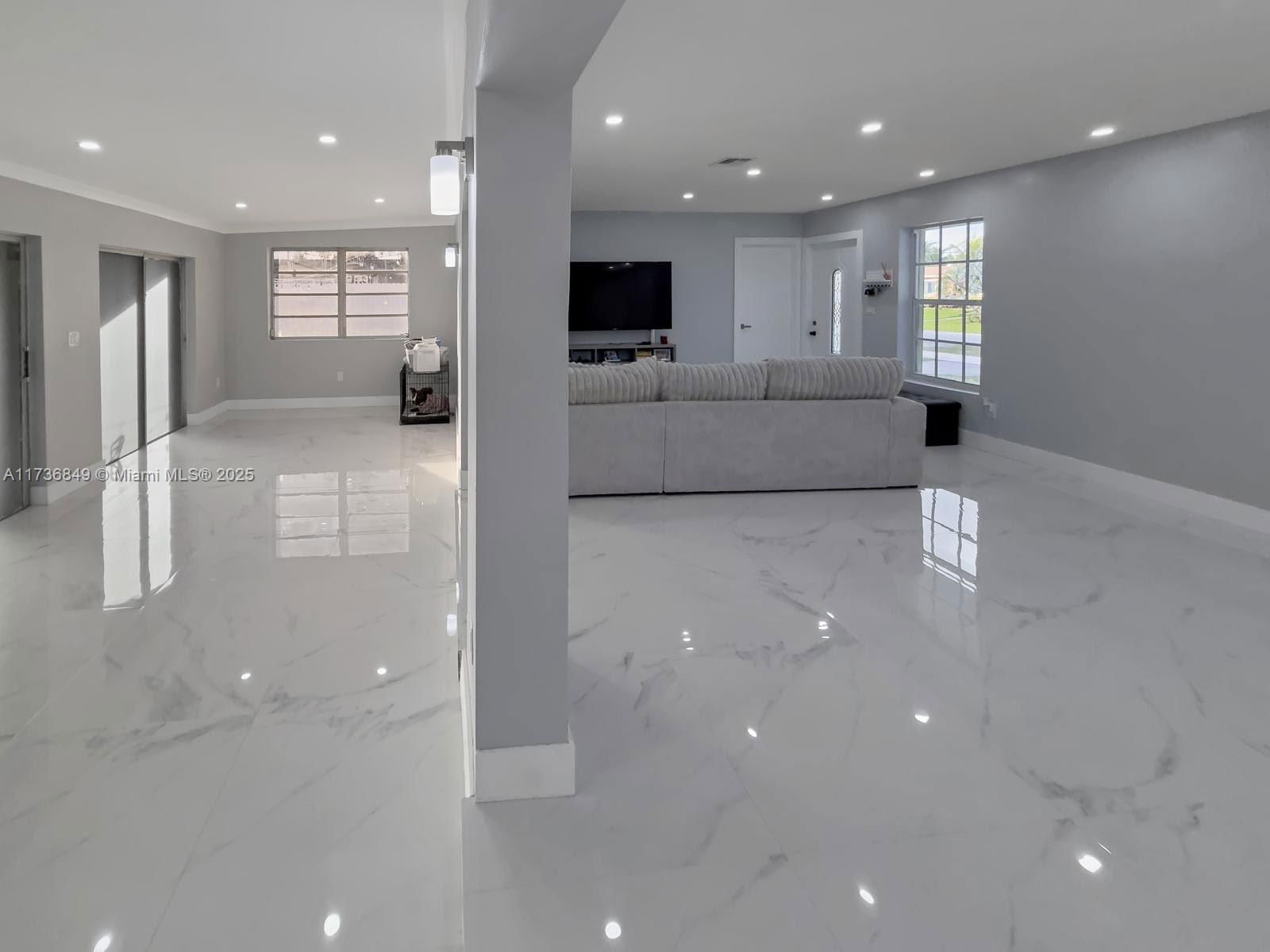 Real estate property located at 8250 182nd St, Miami-dade, Palm Springs North Sec N, Hialeah, FL