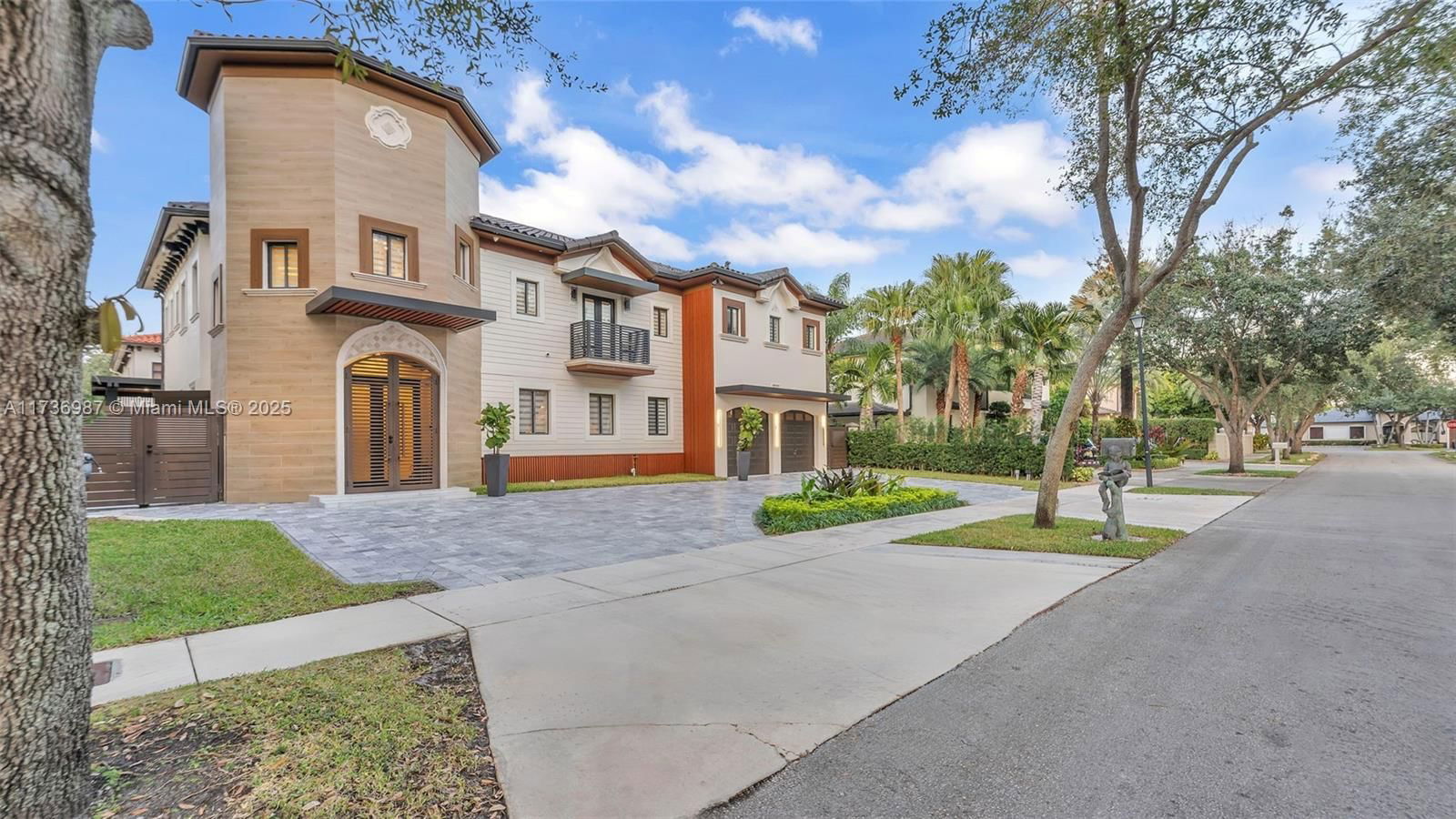Real estate property located at 7813 165th st, Miami-dade, Castles At West Lakes, Miami Lakes, FL